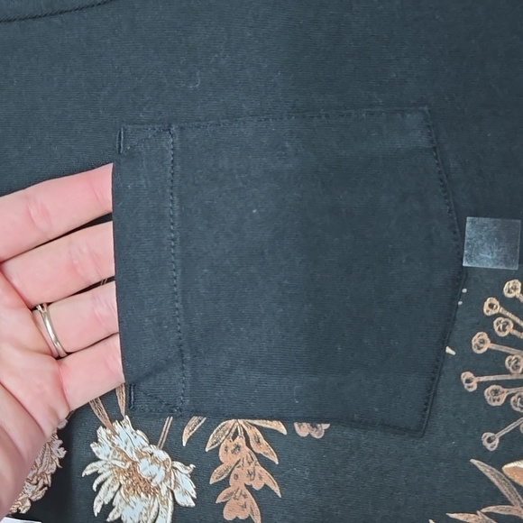 EXPRESS | NWT Black Shaded Floral Graphic Pocket T-Shirt sz S - Picture 9 of 10
